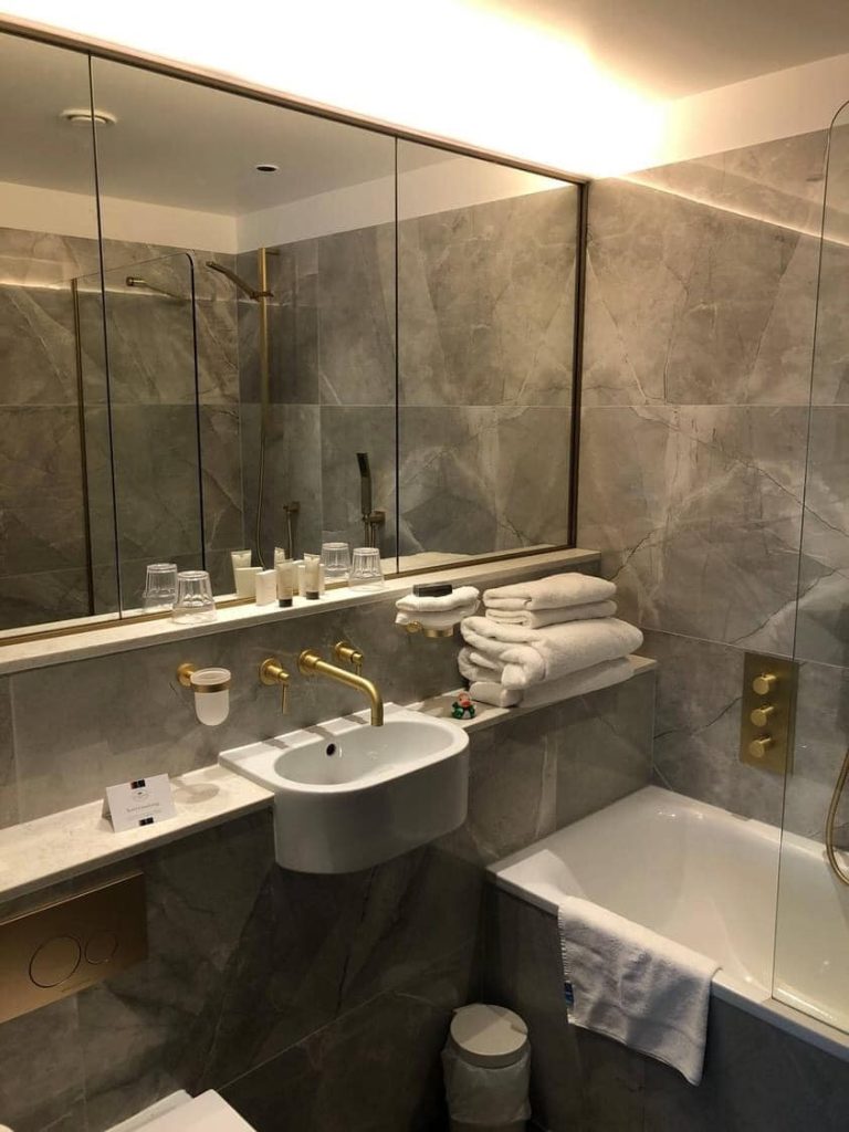 Europa Hotel, Belfast Bathrooms