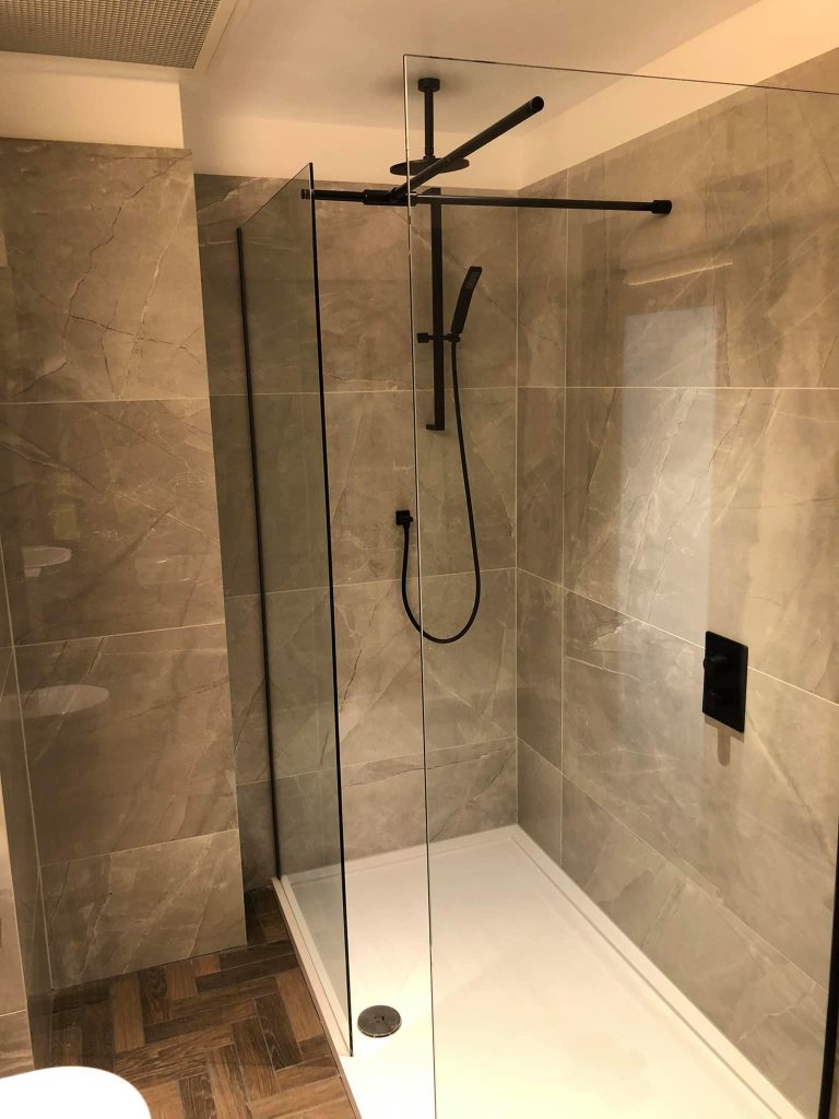 Europa Hotel, Belfast Shower Tiling